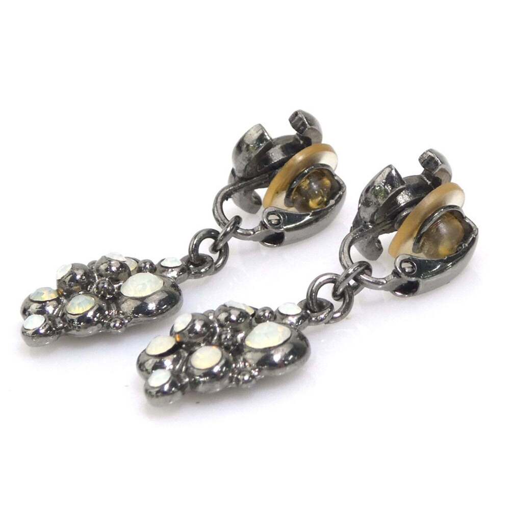 CHANEL Authentic Earrings - Picture 3 of 8